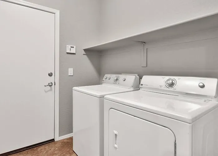 Holiday home Stylish & Modern Near Downtown Gilbert! *