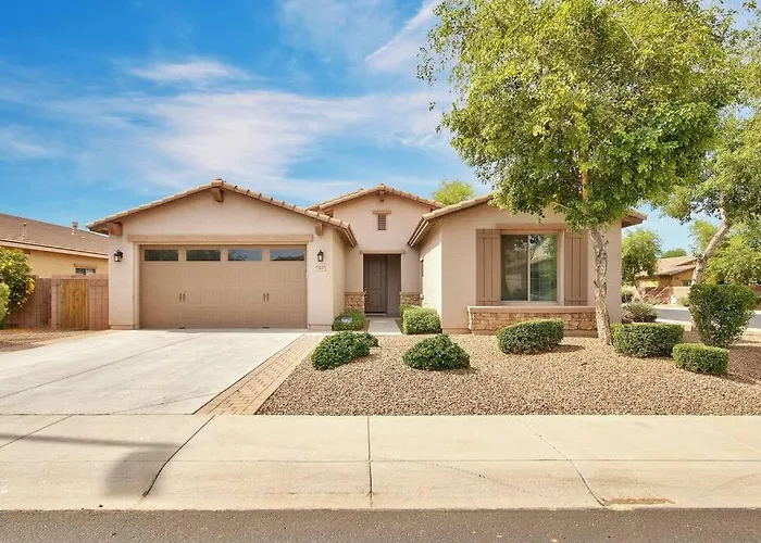 Stylish & Modern Near Downtown Gilbert!