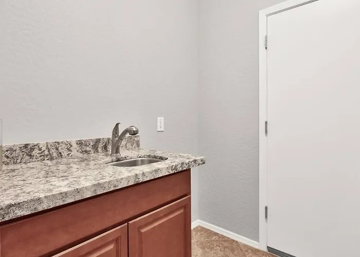 Holiday home Stylish & Modern Near Downtown Gilbert!