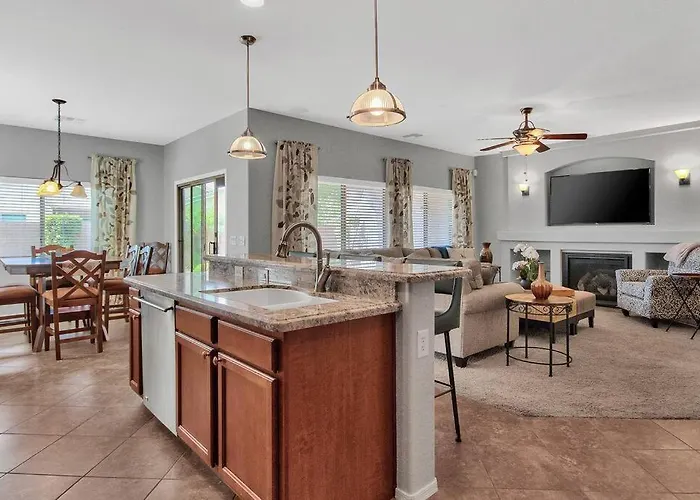 Stylish & Modern Near Downtown Gilbert!